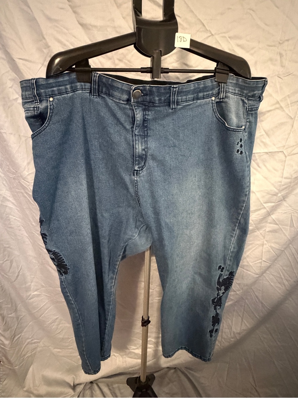 Embroidered Stretch Crop Jeans